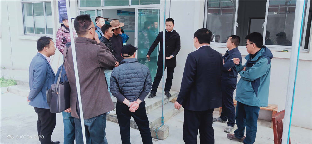 西南督查組在自治區(qū)、日喀則市、吉隆縣、吉隆鎮(zhèn)有關(guān)領(lǐng)導(dǎo)的陪同下對吉隆鎮(zhèn)污水處理廠檢查工作